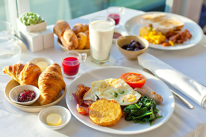 Bữa sáng của bạn nên đầy đủ Protein, tinh bột, vitamin, khoáng chất