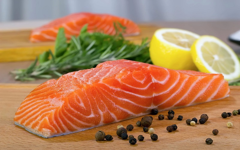 Cá hồi chứa nhiều protein và chất béo lành mạnh